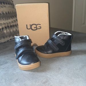 UGG toddler boys size 8 black T Rennon II boots
